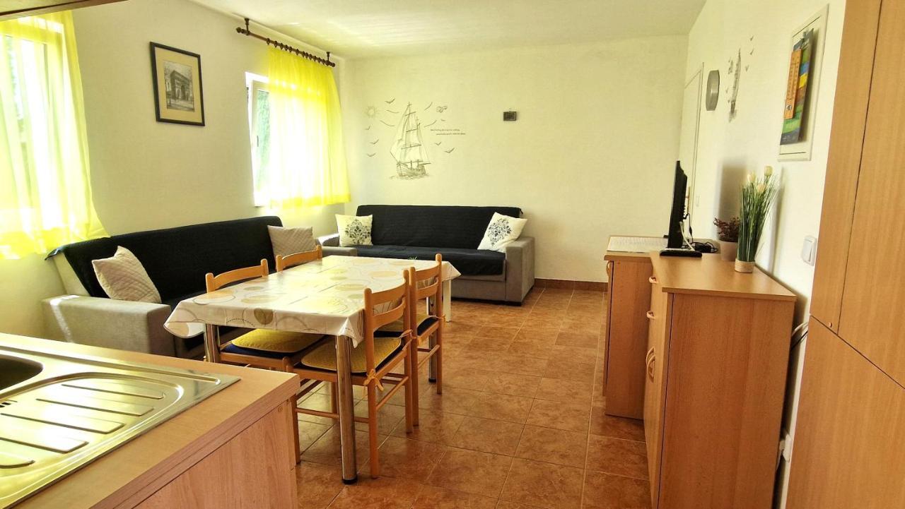 Apartment Hrzina *